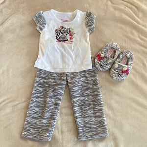 American Girl Bitty Baby Girls Pajamas Size 3 with matching slippers